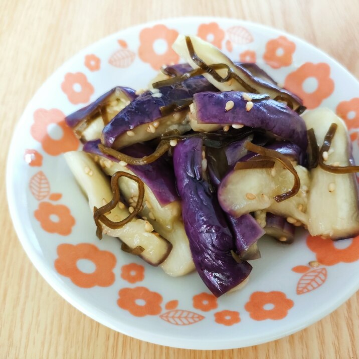 レンジで簡単☆なすのごま塩昆布和え